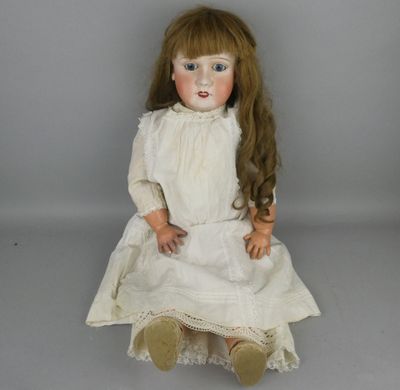 Poupée tête porcelaine bouche ouverte, yeux fixes bleus, mar…