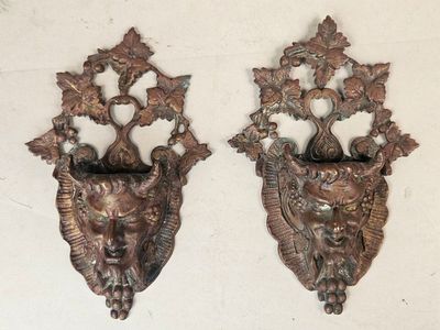 ÉCOLE FRANCAISE du XIX siècle Deux MASCARONS d'appliques en …