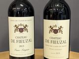 deux bouteilles de vin rouge posées sur une table en bois