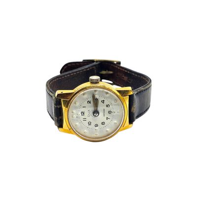 a watch that is sitting on top of a black leather strap