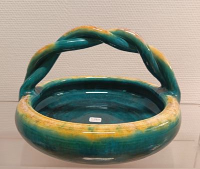 ACCOLAY Grand panier en faïence émaillée verte, jaune et mar…