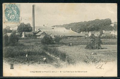 une photo d'une vieille carte postale représentant une ferme et une usine
