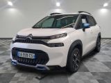 la citrole blanche est garee sur un sol en damier