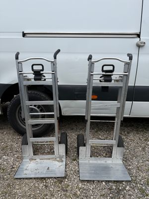 Lot de 3 chariots de manutention COSCO. - Photo 1