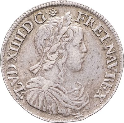 gros plan d'une pièce de monnaie sur fond blanc