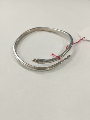 Bracelet jonc en argent en forme de serpent. - Photo 1