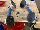 une photo d'un établi sur lequel sont posés des outils