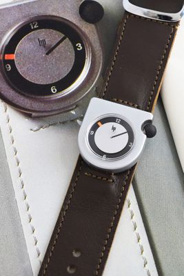 LIP Design by Roger Tallon - Écusson Argenté - Photo 1