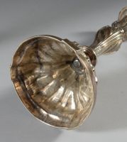 Paire de flambeaux en bronze argenté reposant sur une base c… (photo 3)