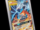 gros plan d'une carte pokemon dans un étui en plastique