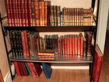 le nombre de livres qui se trouvent sur une étagère dans une pièce