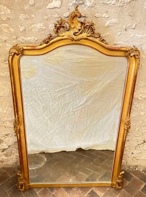 a mirror that is sitting on the floor in front of a wall