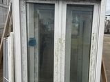 a picture of a white and blue window on a pallet