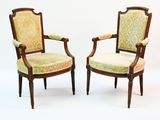 paire de chaises anciennes avec dossier et accoudoirs rembourrés