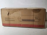 une boîte en carton sur laquelle est représenté un avion