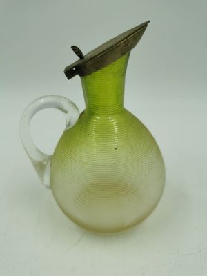 Huilier en verre filigrané dans un dégradé de vert H 12 cm