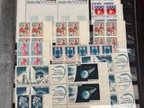 une photo d'une tablette sur laquelle figurent des timbres