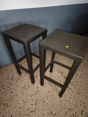 Paire de tabourets de bar en osier à vendre