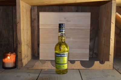 Chartreuse jaune code L917165 mise en bouteille en 2001, une… - Photo 1