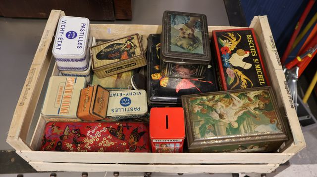 Lot de boîtes lithographiées et boîtes modernes (2 caisses)