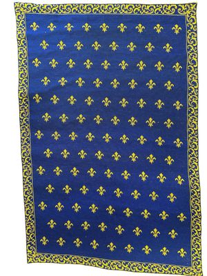 590. Tenture à motif de fleurs de lys à fond bleu, broderie …