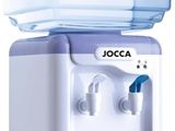 un distributeur d'eau surmonté d'un gobelet