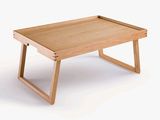 une petite table en bois sur laquelle est posé un plateau