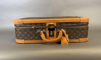 Louis Vuitton. Valise semi rigide en toile Monogram et cuir …