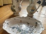 three pieces of pottery sitting on the floor next to each other