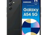 Le smartphone Samsung A455 5G est présenté en noir