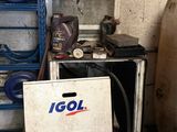 une image d'un garage avec beaucoup d'outils