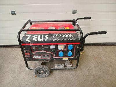 un petit générateur qui se trouve dans le garage