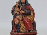 figurine représentant la Vierge à l'Enfant avec un chat
