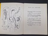 un livre ouvert sur lequel figure le dessin d'un homme et d'une femme