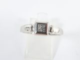 bague en argent sterling ornée d'un diamant carré noir et blanc serti au centre