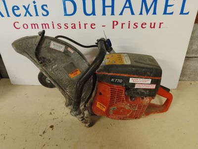 an image of a chainsaw sitting on top of a table next to a sign