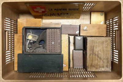 une boîte contenant un certain nombre d'objets