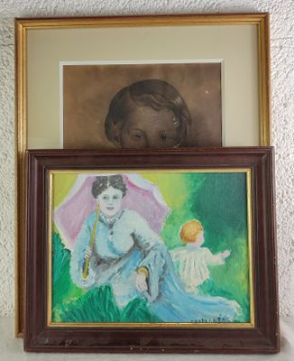 un tableau représentant une femme tenant un parapluie, à côté d'un tableau représentant un enfant