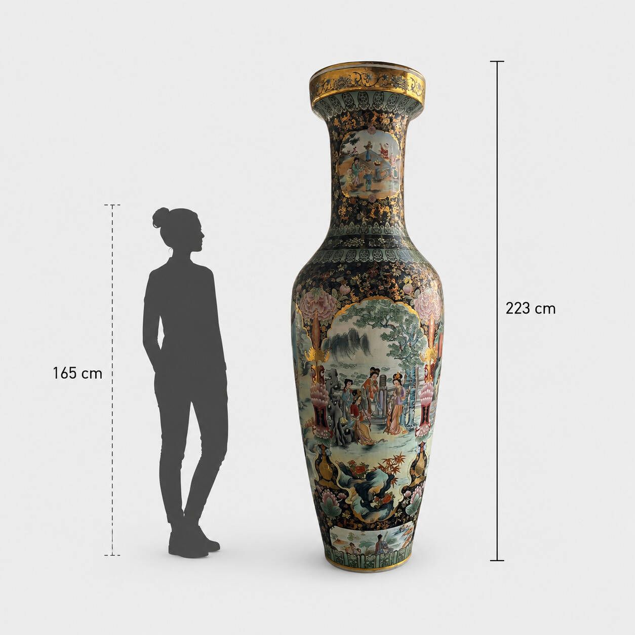 CHINE, XXème siècle Très important vase balustre en porcelaine polychrome sur fond noir à décor de scènes animées de ...