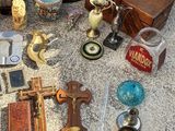 beaucoup d'objets qui traînent par terre