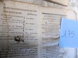 un bout de papier accroché au mur, sur lequel est collée une note