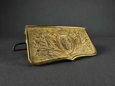 une boucle de ceinture en laiton ancien au motif stylisé