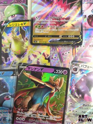 beaucoup de cartes pokemon sur la table