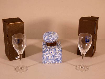 Cristal de Sèvres. Deux coupes de champagne en cristal dans … - Photo 1