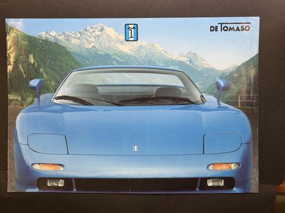 une photo d'une photo d'une voiture de sport bleue