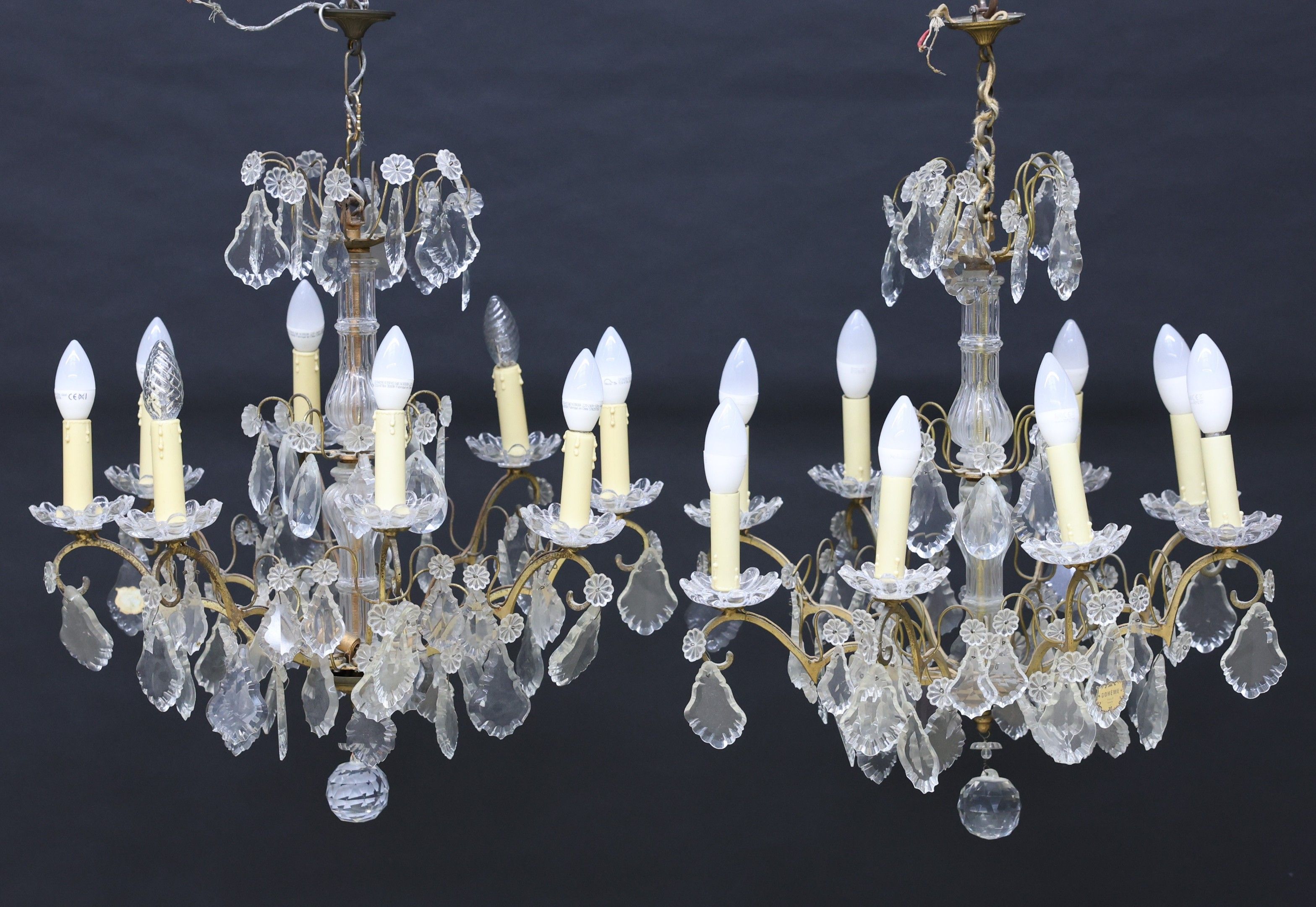 Paire de lustres corbeille à huit bras de lumière en bronze …