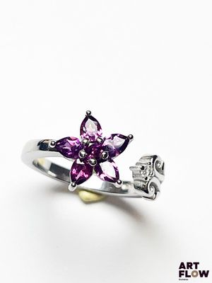 bague en argent sterling avec un amethorate et une fleur d'amethorate