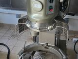 a machine that is sitting on the floor in the kitchen