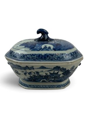 an image of a blue and white tureeny dish with a lid