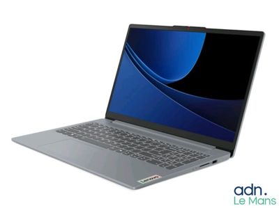 l'ordinateur portable est ouvert sur une surface blanche avec un écran bleu